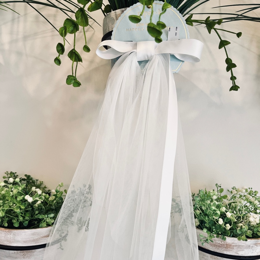 Elegant White Bow with Veil Hair Accessory with Ribbon